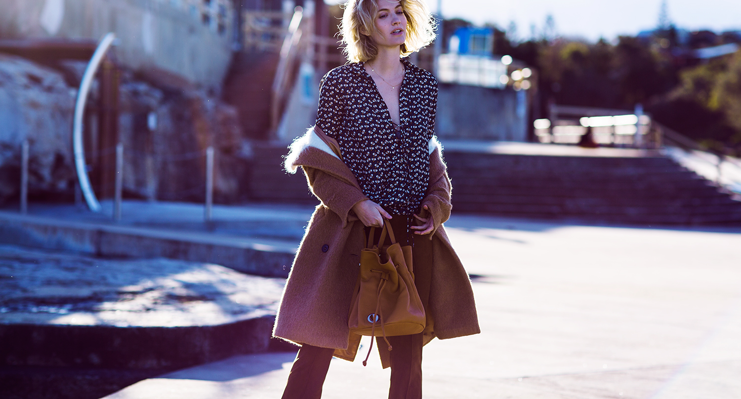 70s-style-suede-flares-print-bucket-bag-furry-coat