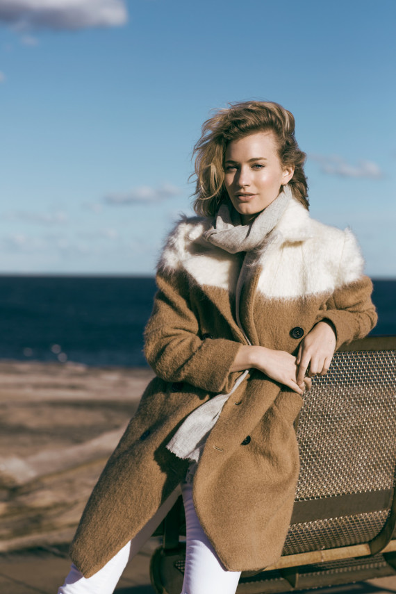 fluffy-sportmax-coat-white-jeans-sneakers