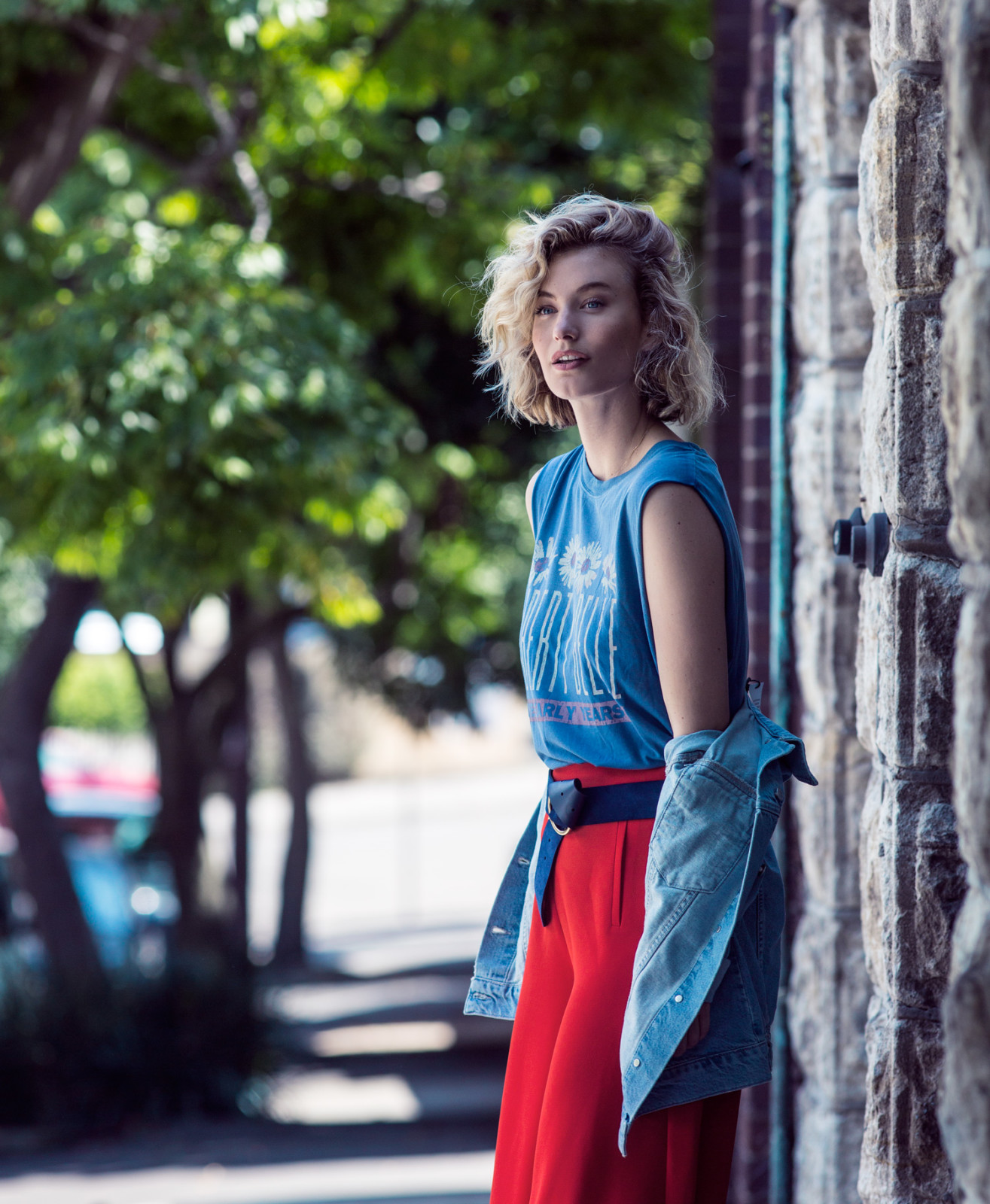 wide-leg-trouser-red-perfect-denim-jacket-vintage-tee-topshop-streetstyle-short-hair